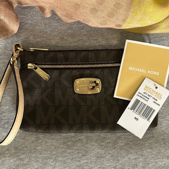 Michael Kors Handbags - Michael Kors Jet Set Wristlet NWT!